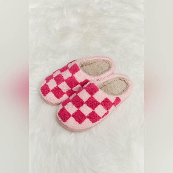 Melody Pink and White Checkered Print Plush Slide Slippers - Picture 3 of 6
